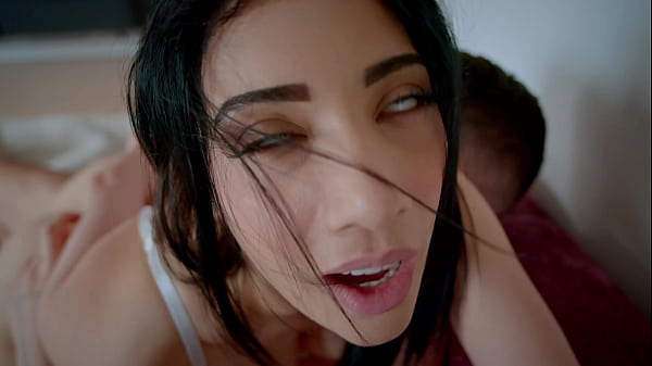 Husband Blows Wife’s Asshole for First Time Anal Adventure